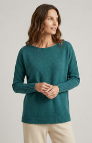 Maglione a barchetta con trecce