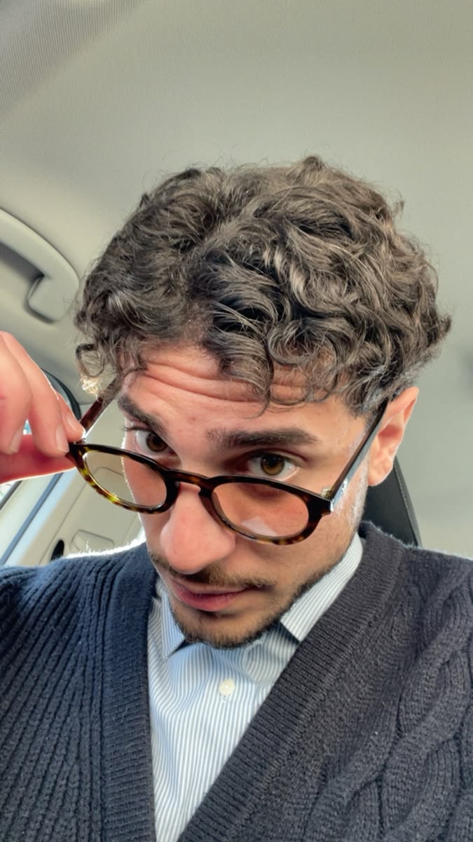 Customer wearing VORENIE sunglasses