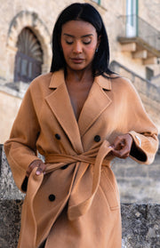 Cappotto doppiopetto con cintura