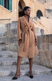 Cappotto doppiopetto con cintura