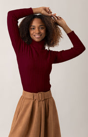 Maglione collo alto a trecce fini