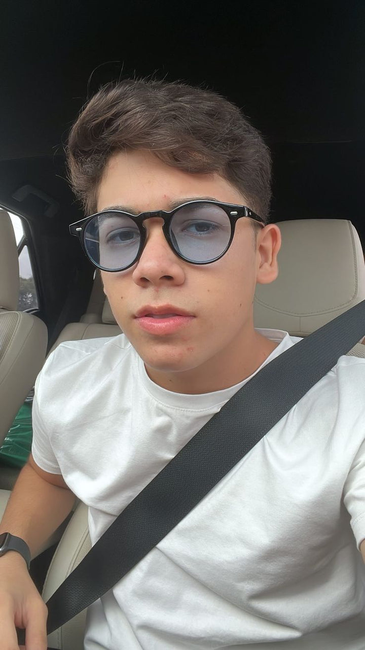 Customer wearing VORENIE sunglasses