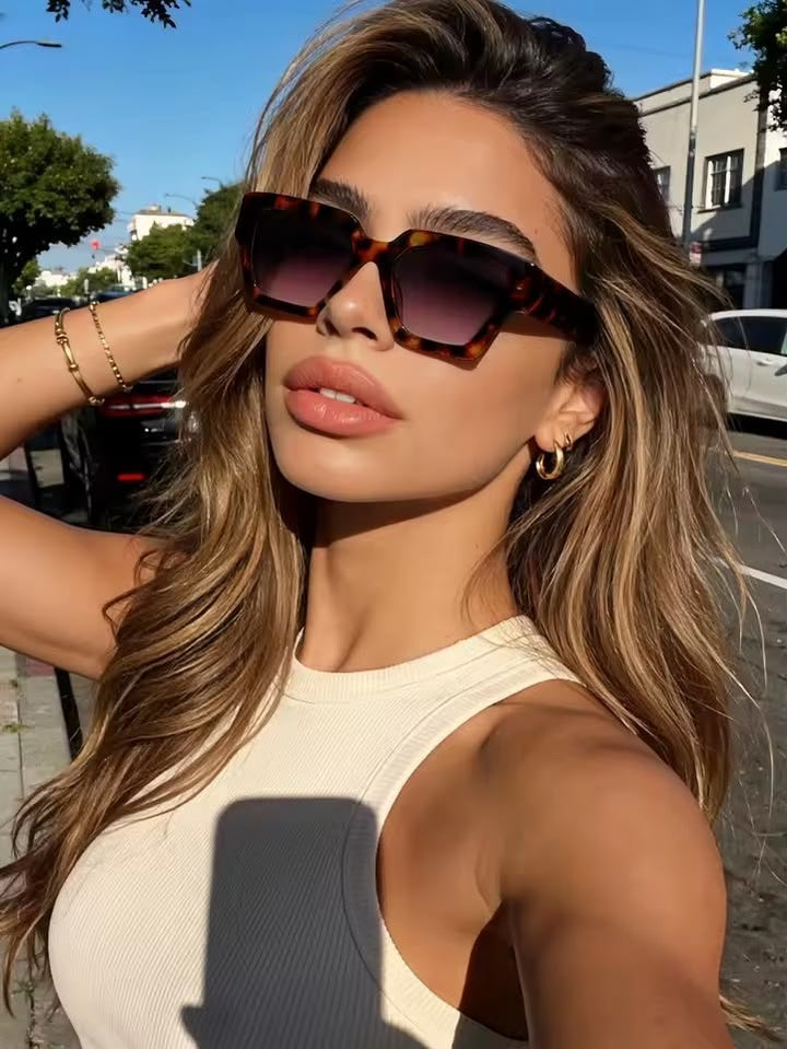 Customer wearing VORENIE sunglasses