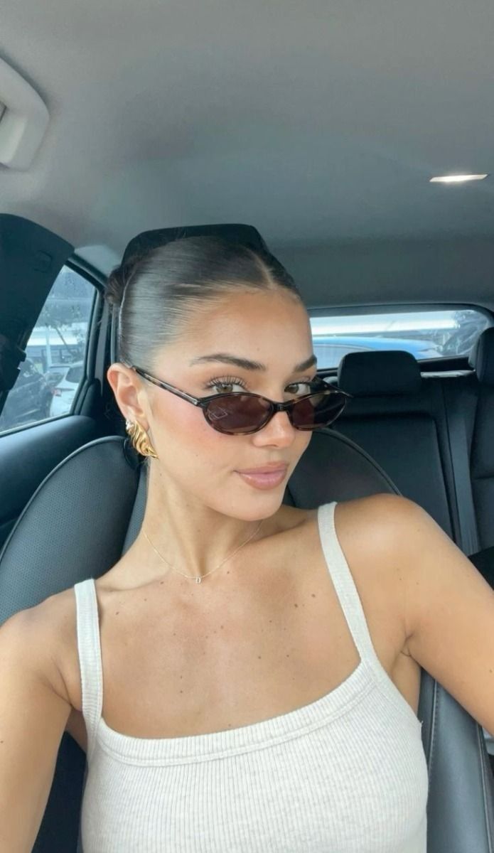 Customer wearing VORENIE sunglasses