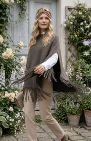 Poncho con frange in pelle
